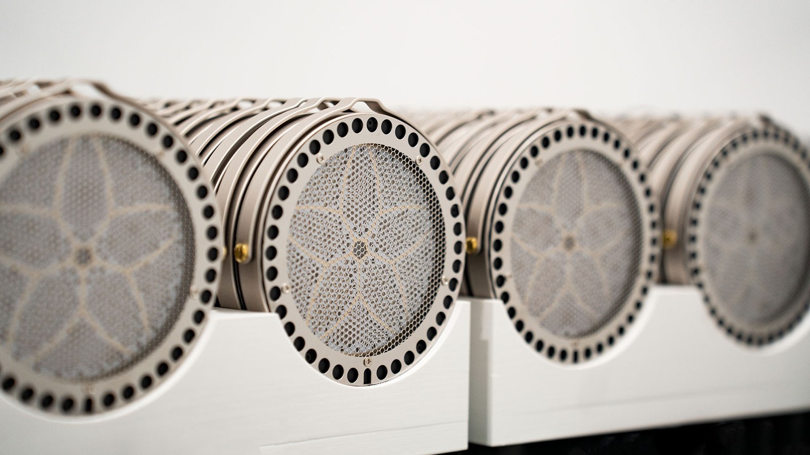 Electrostatic driver units arranged in a line