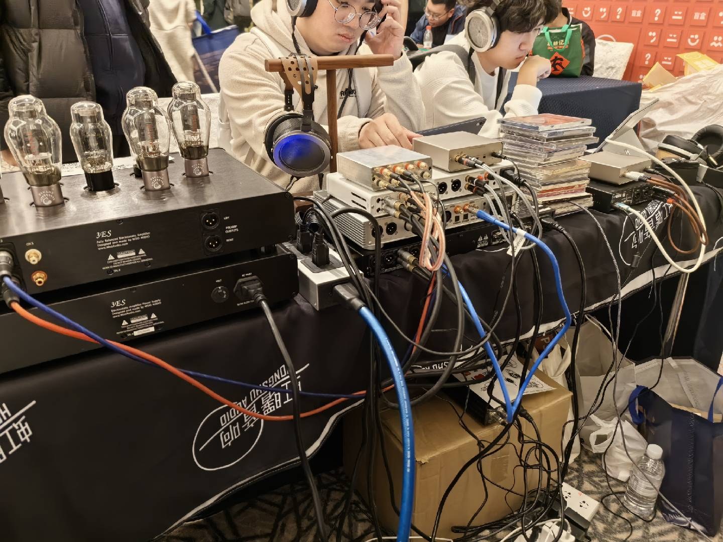 HONGSHU AUDIO amplifier and show listening setup