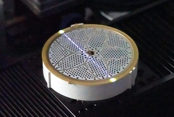 LiDAR surface mapping scan across an electrostatic headphone stator plate / 静电耳机定子板 LiDAR 表面测绘图